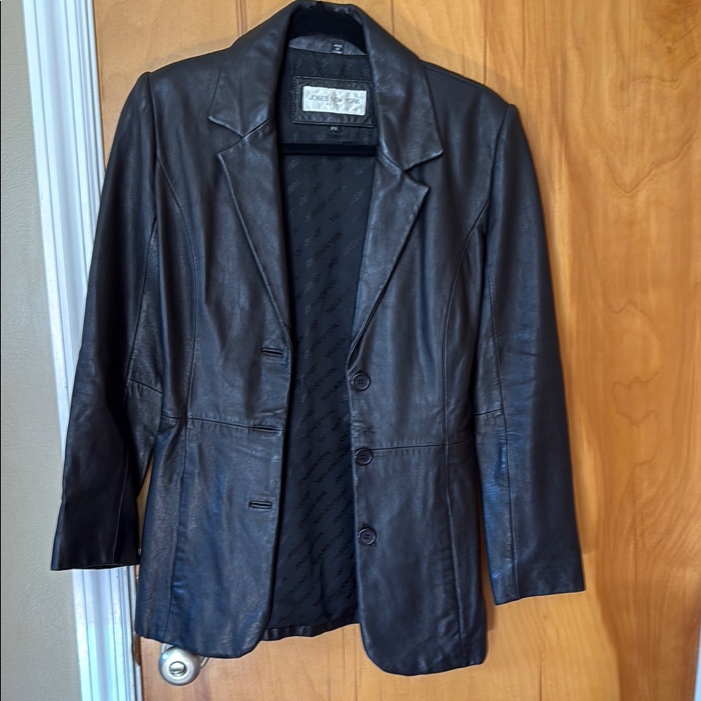 Jones New York Women's Black Leather Jacket- please see pictures for damage.